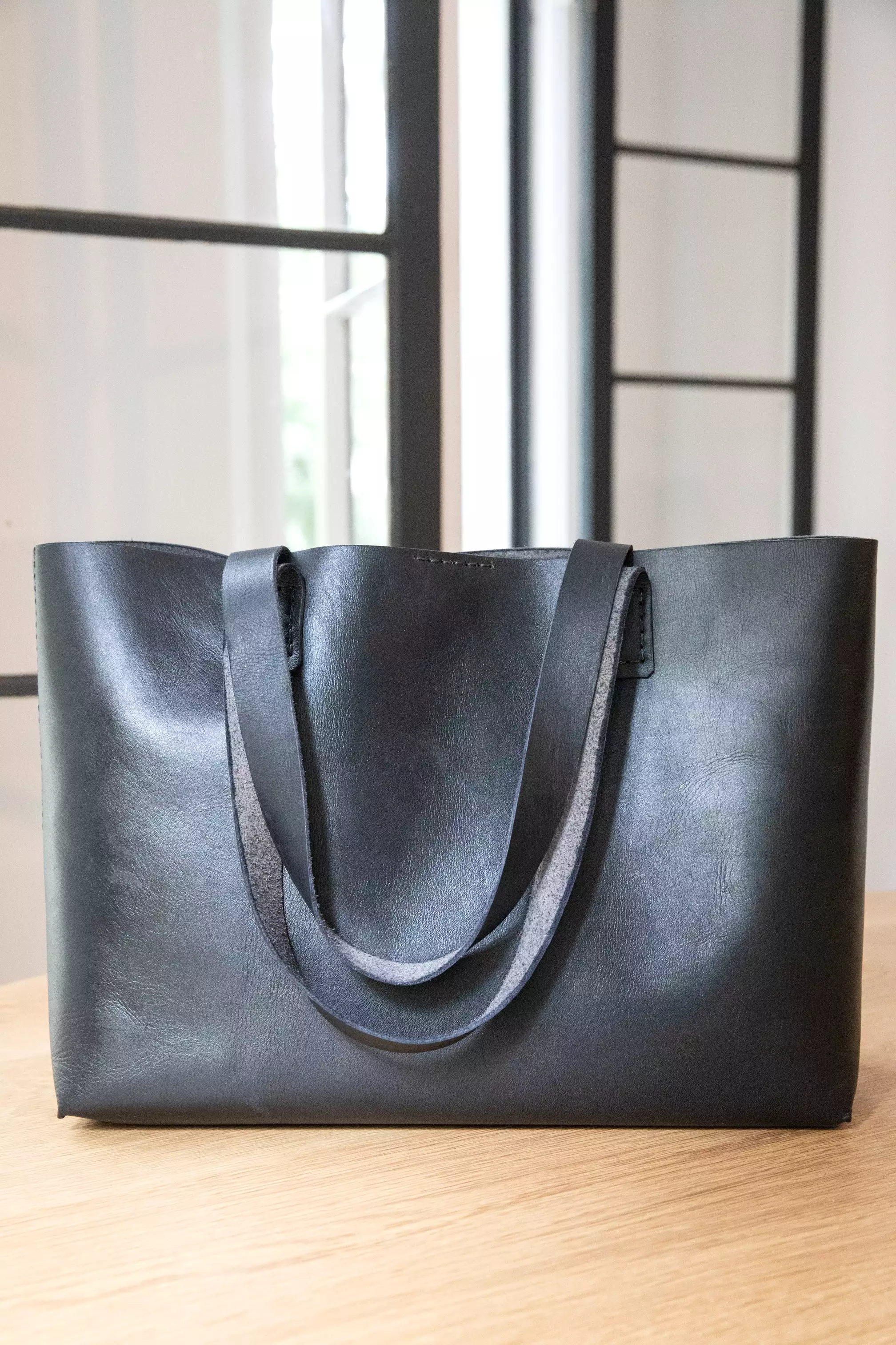 MARISOL LEATHER TOTE // BLACK