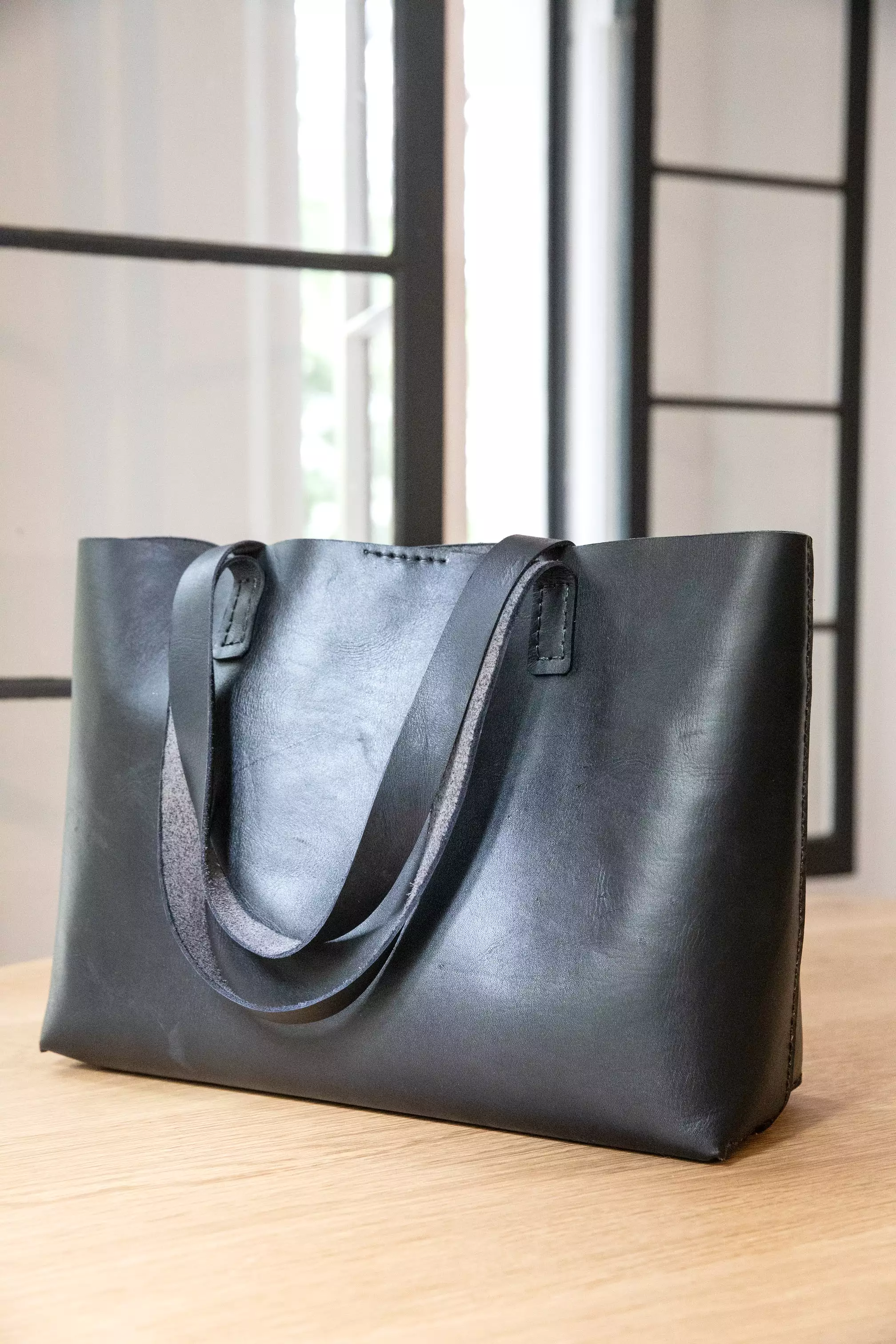 MARISOL LEATHER TOTE // BLACK