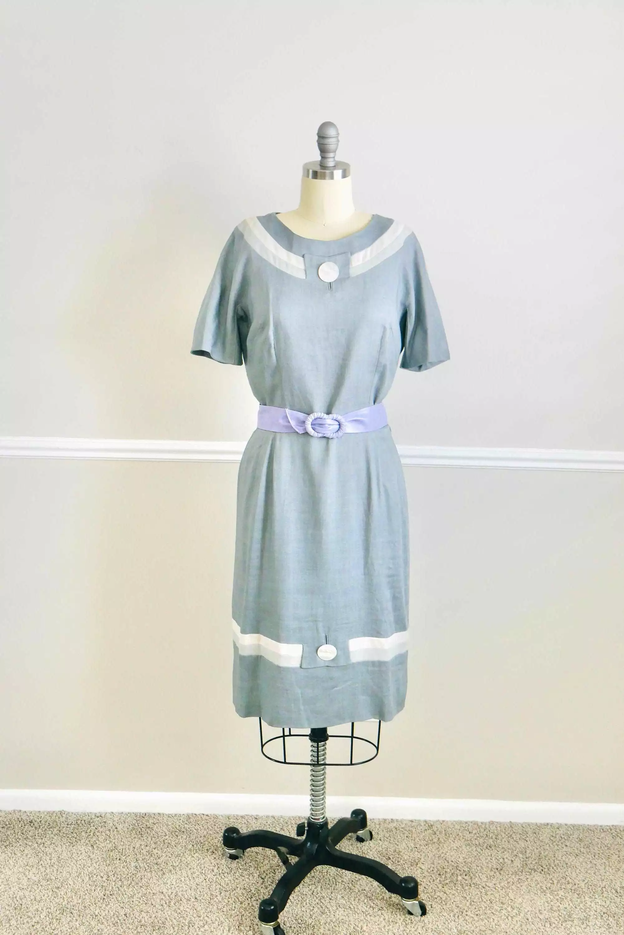 ON SALE Vintage 1950s Grey Linen Dress / 50s retro wiggle dress size M