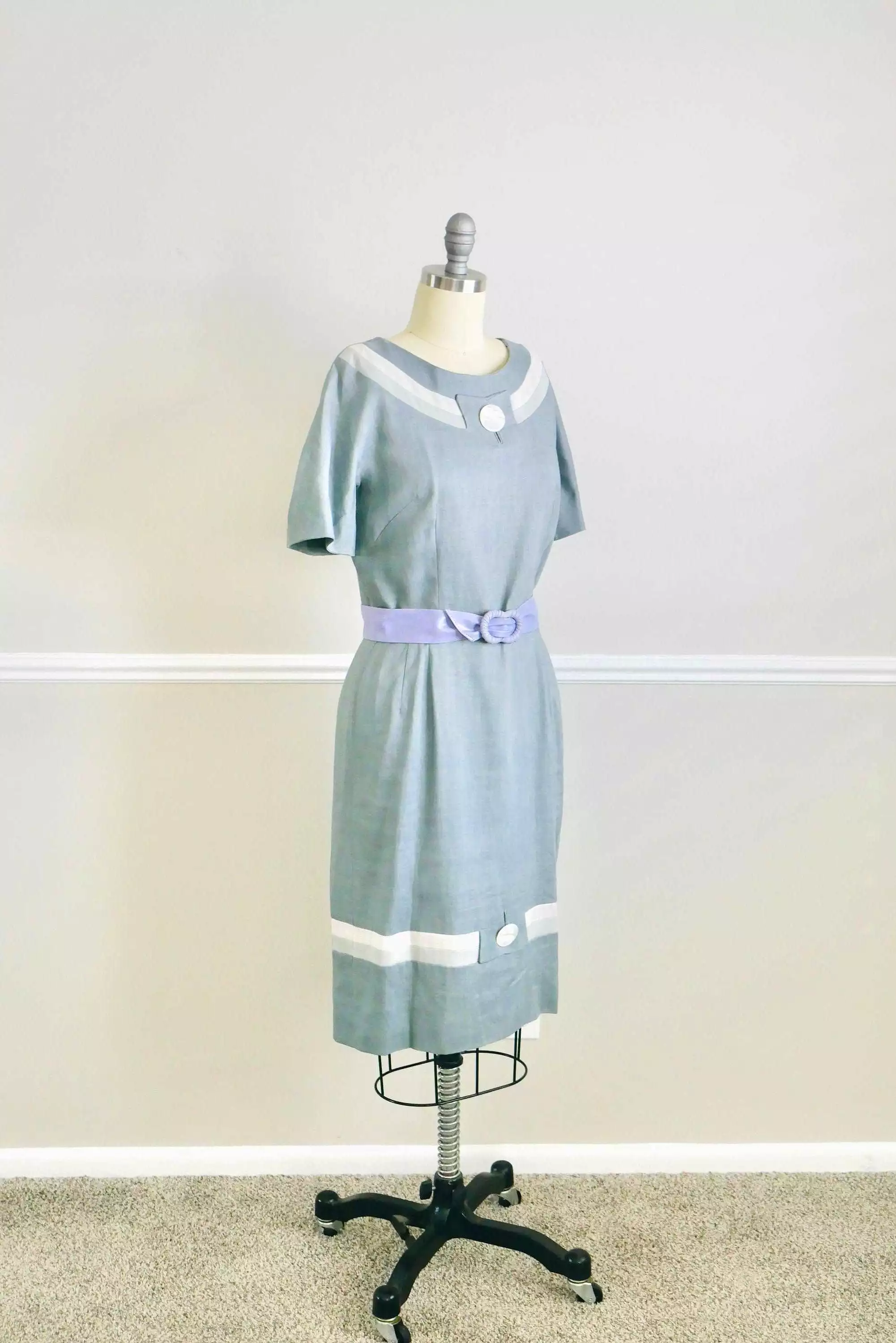 ON SALE Vintage 1950s Grey Linen Dress / 50s retro wiggle dress size M