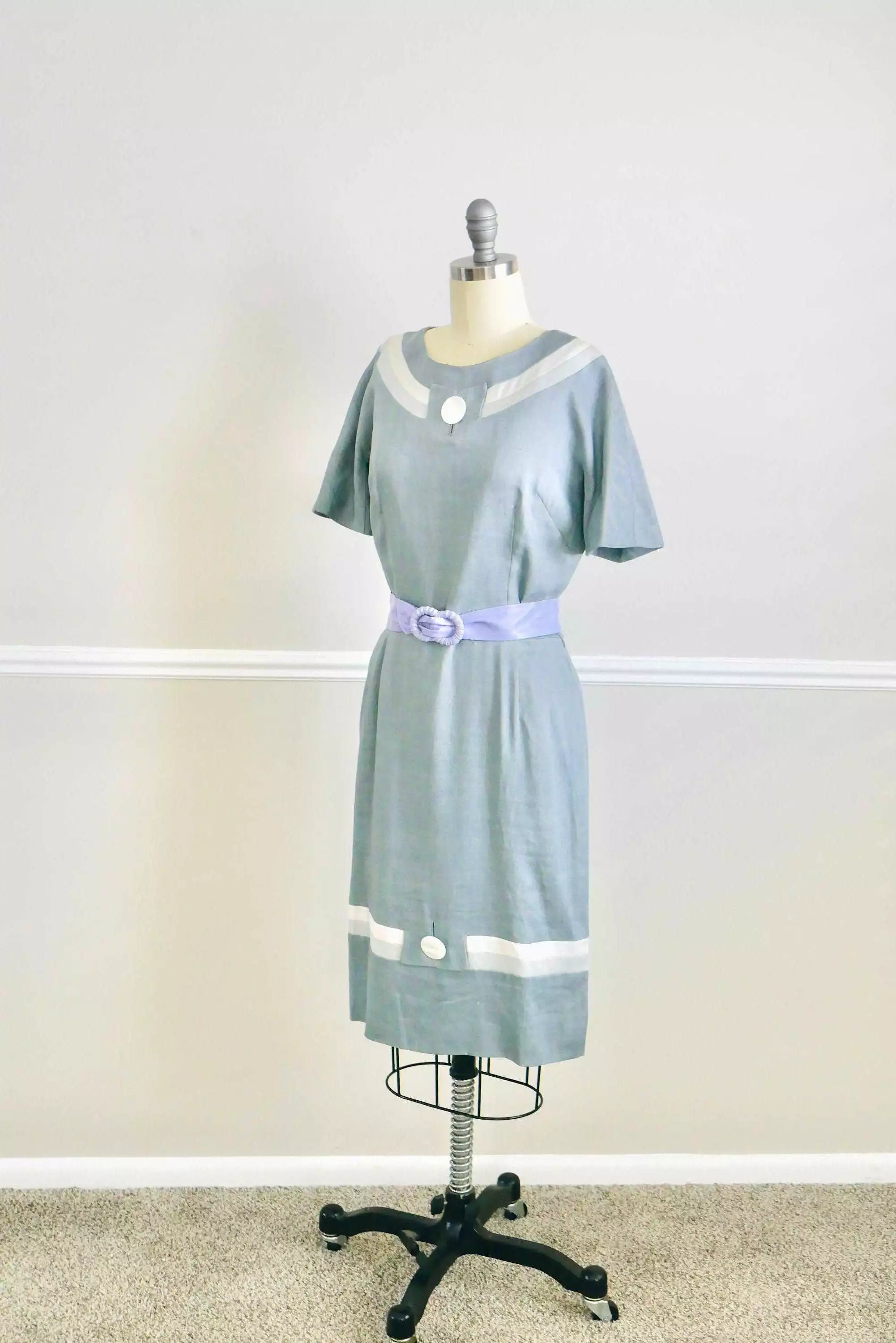 ON SALE Vintage 1950s Grey Linen Dress / 50s retro wiggle dress size M