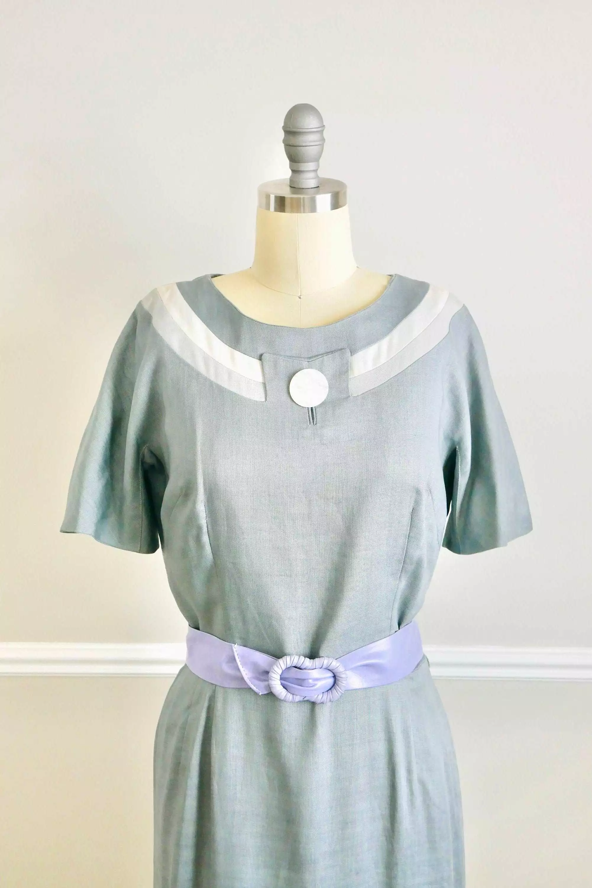 ON SALE Vintage 1950s Grey Linen Dress / 50s retro wiggle dress size M