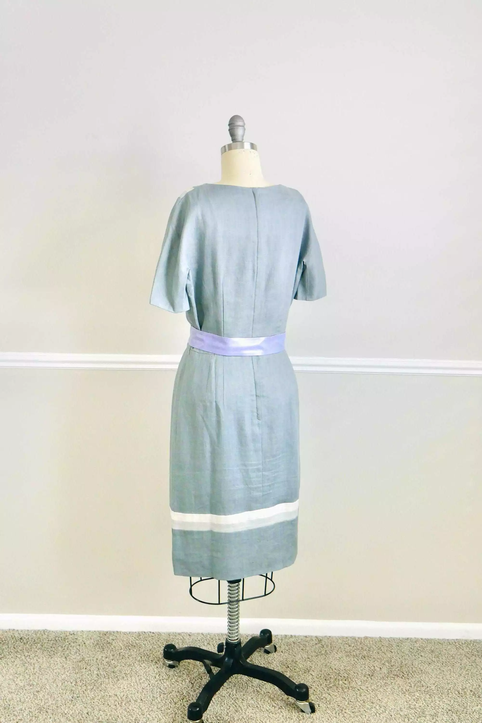 ON SALE Vintage 1950s Grey Linen Dress / 50s retro wiggle dress size M