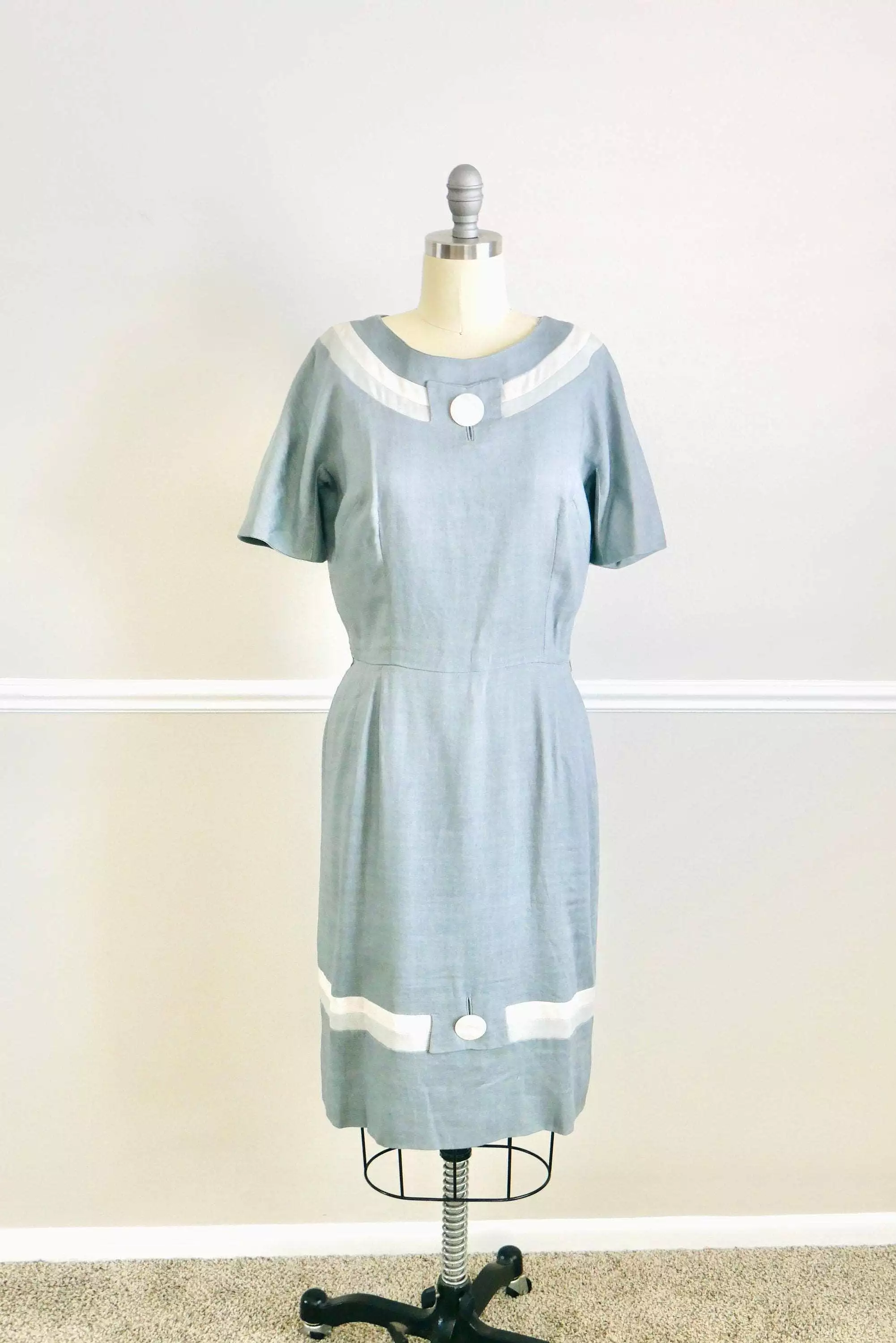 ON SALE Vintage 1950s Grey Linen Dress / 50s retro wiggle dress size M