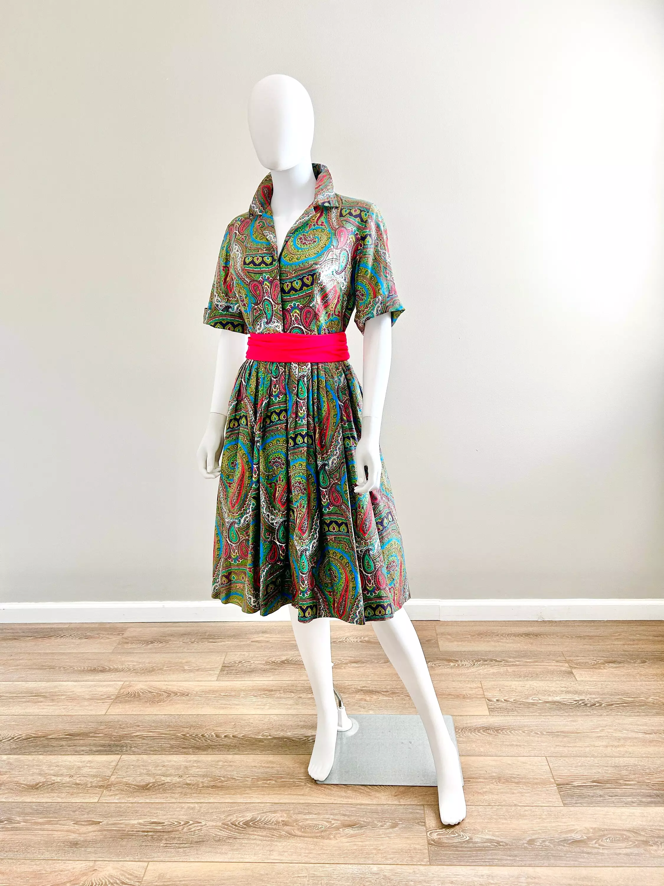 Vintage 1950s Paisley Cotton Shirt Dress / 50s Fit and Flare Dress / Size S M