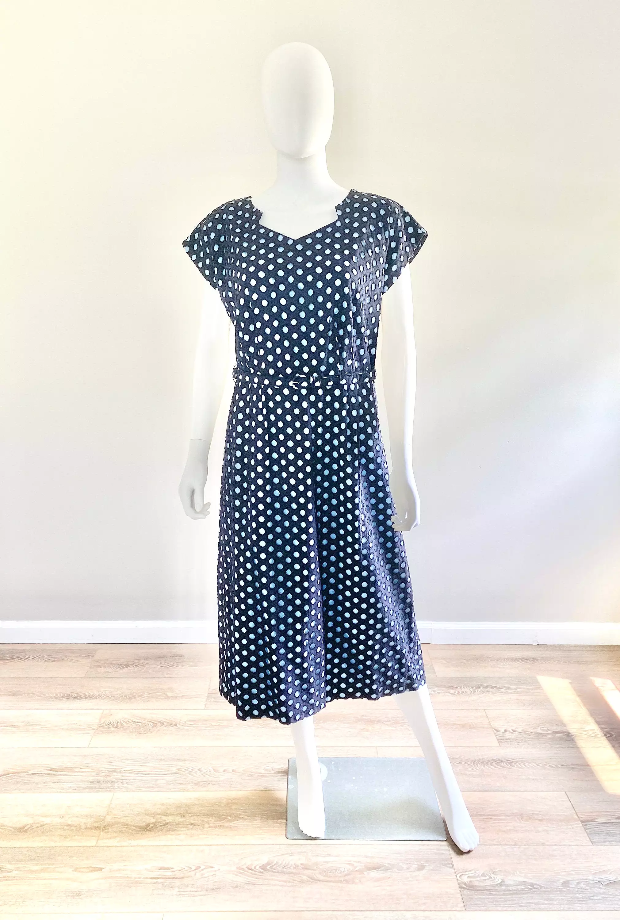 Vintage 1950s Plus Size Navy Eyelet Cotton Dress / 50s Retro Navy and Periwinkle Wiggle Dress / Size 2X