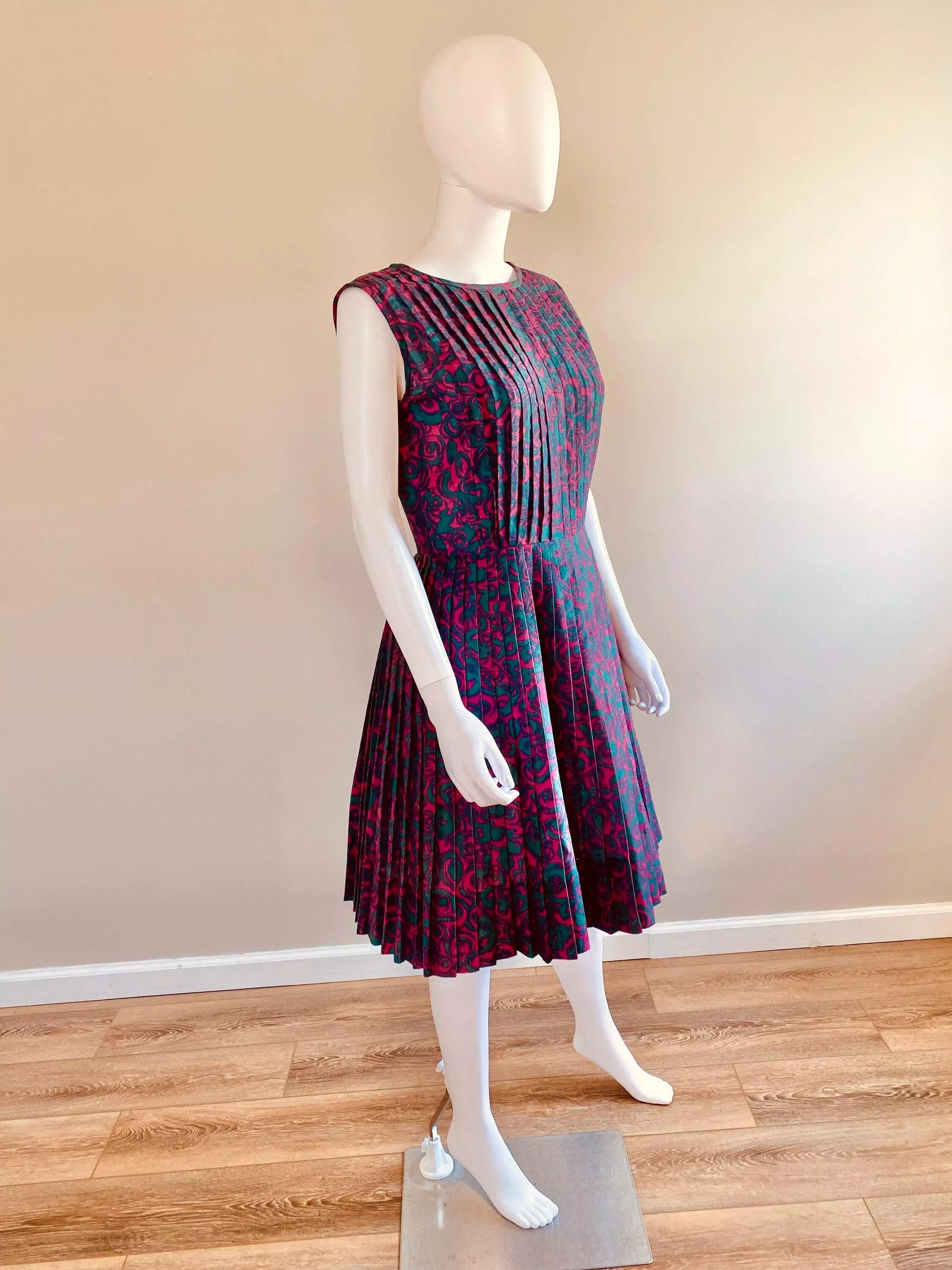 Vintage 1960s Magenta Scroll Print Day Dress /60 retro tuxedo front cotton dress / size S M