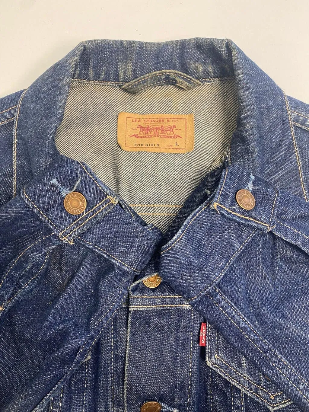 Women’s vintage Levis denim jacket for girls, dark blue trucker jacket – Medium