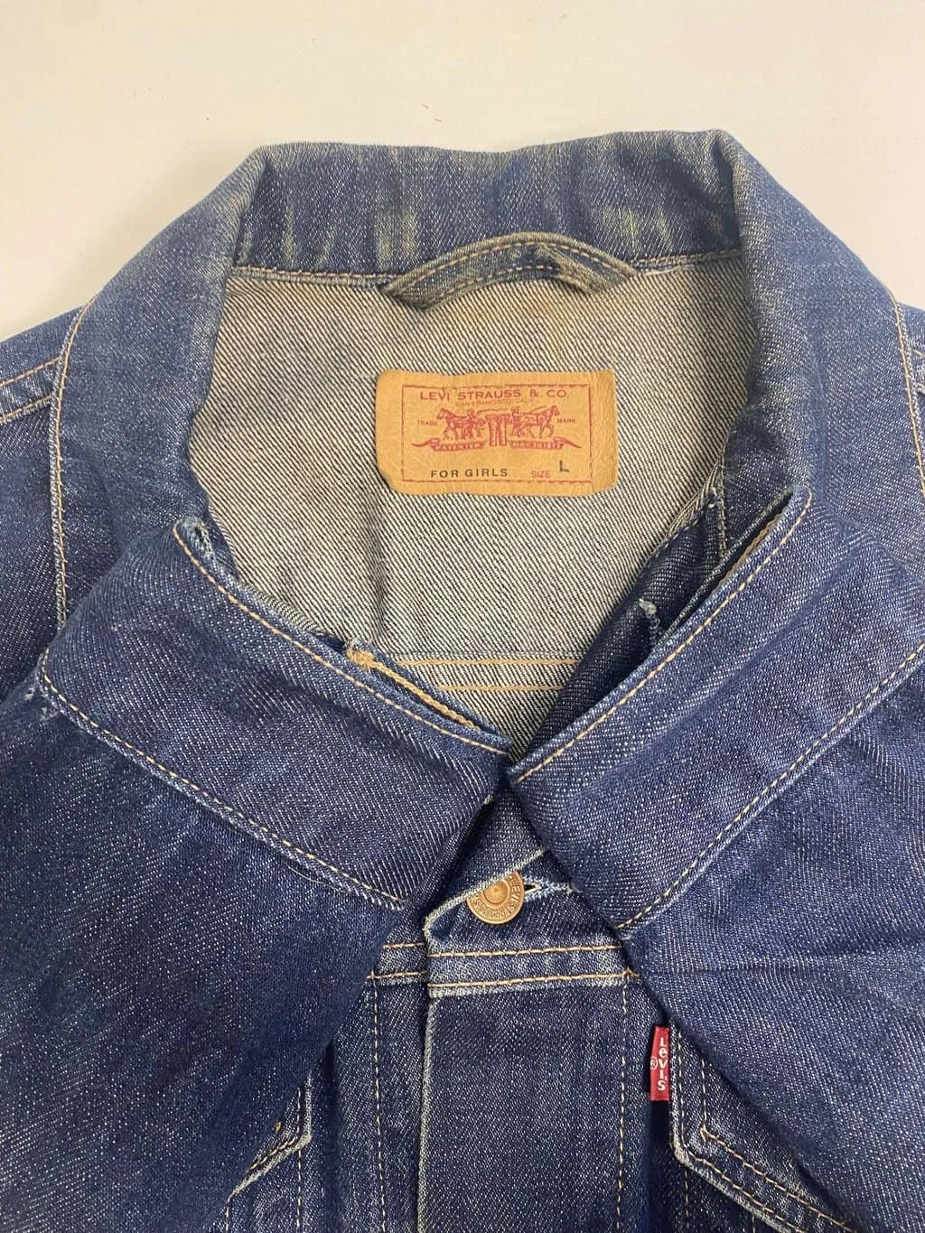 Women’s vintage Levis denim jacket for girls, dark blue trucker jacket – Medium